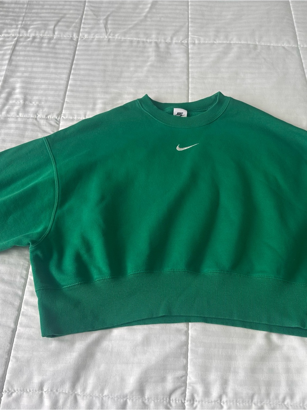 Nike Womens Green Crewneck Crop - Picture 2 of 2